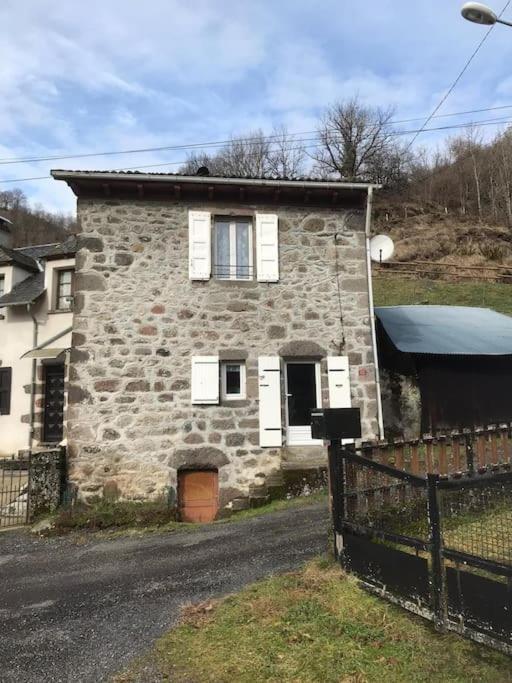 Maison Auvergnate Traditionnelle Recemment Renovee Ferienhaus Laroquevieille